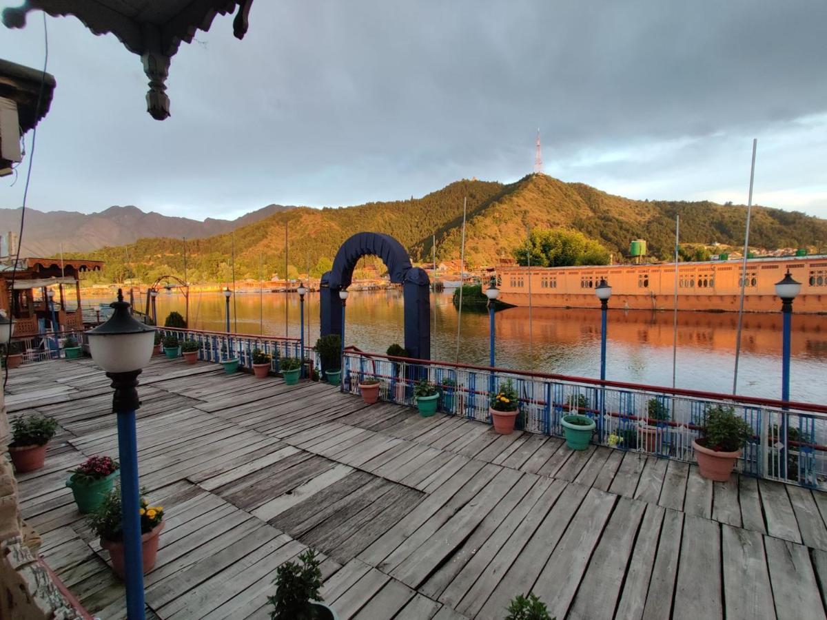 Aziz Palace Group Of Houseboats Srīnagar Buitenkant foto