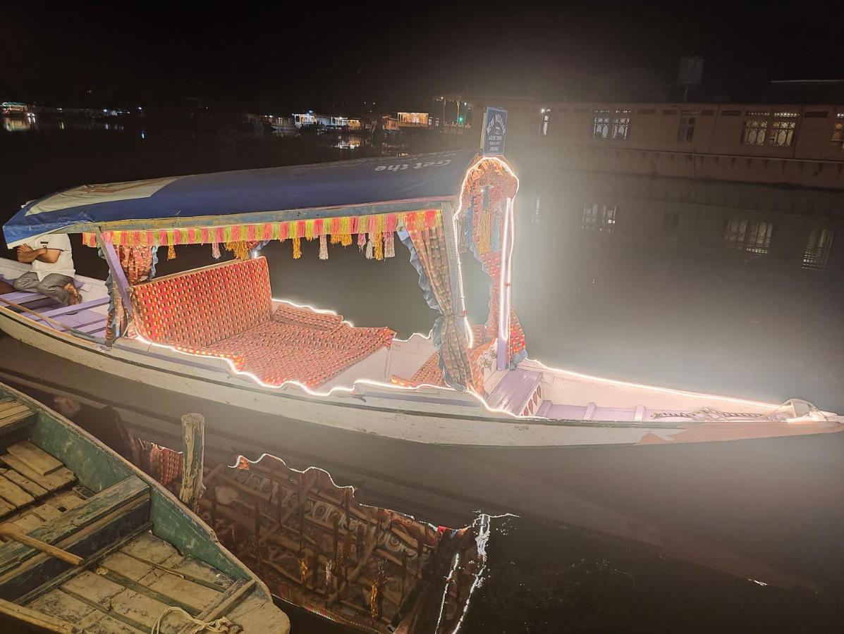 Aziz Palace Group Of Houseboats Srīnagar Buitenkant foto