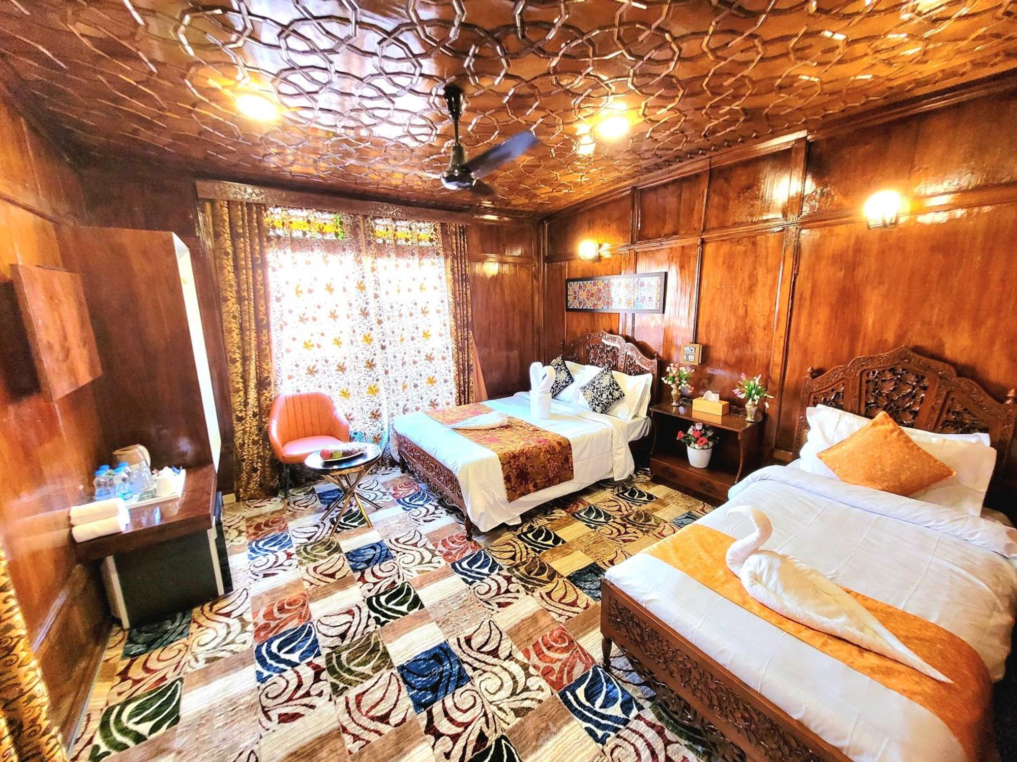 Aziz Palace Group Of Houseboats Srīnagar Buitenkant foto