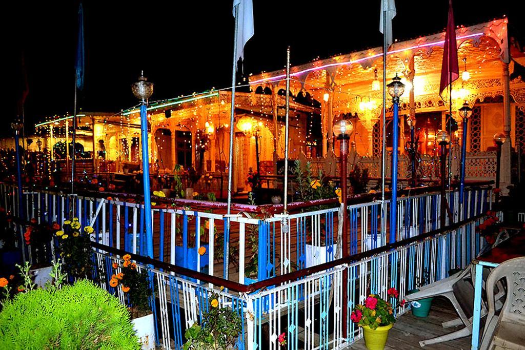 Aziz Palace Group Of Houseboats Srīnagar Buitenkant foto