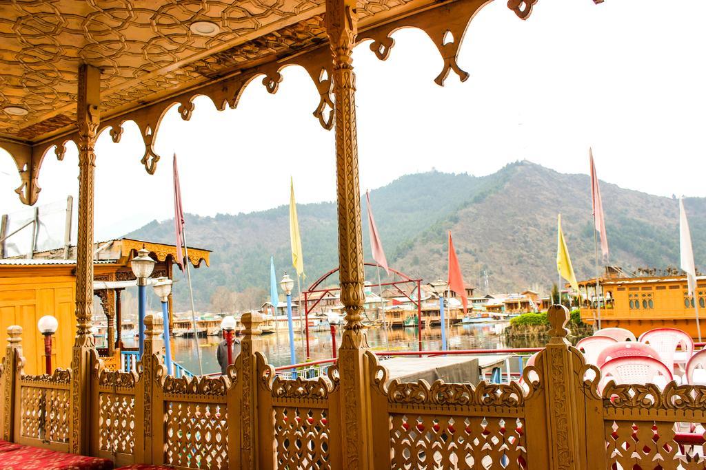 Aziz Palace Group Of Houseboats Srīnagar Buitenkant foto