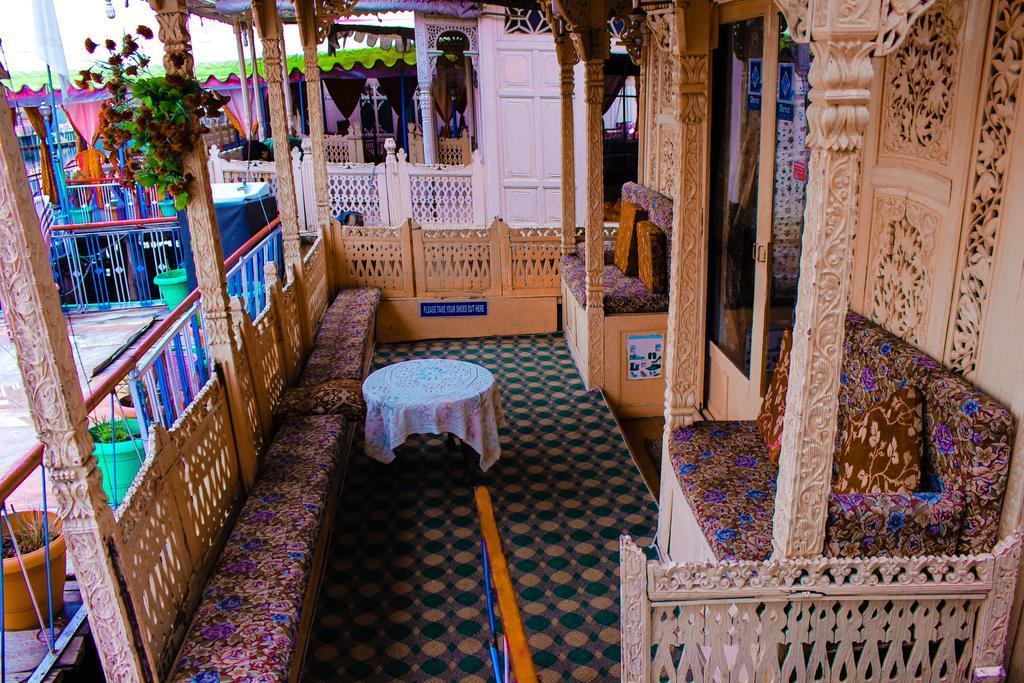 Aziz Palace Group Of Houseboats Srīnagar Buitenkant foto
