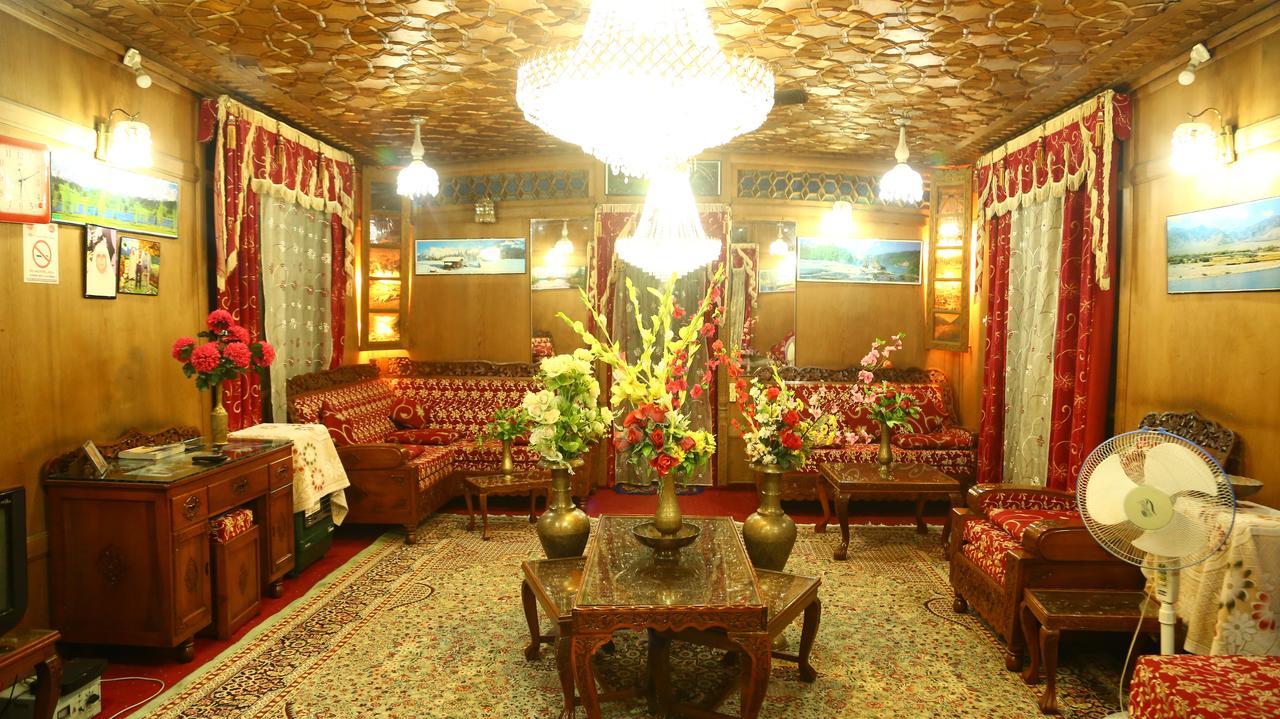 Aziz Palace Group Of Houseboats Srīnagar Buitenkant foto
