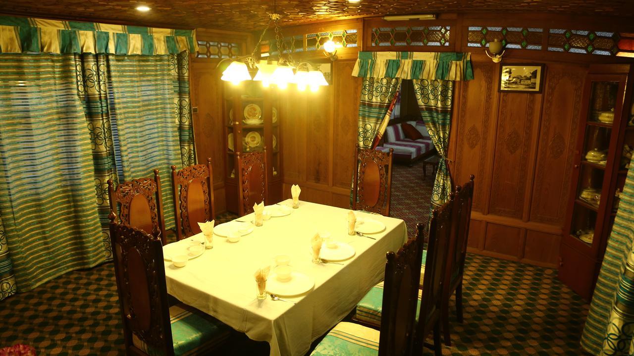 Aziz Palace Group Of Houseboats Srīnagar Buitenkant foto